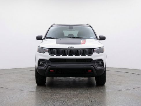 Used 2025 Jeep Compass Trailhawk image 2