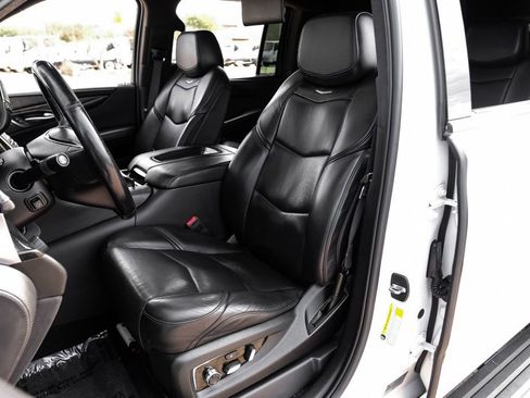 Used 2020 Cadillac Escalade ESV Platinum image 32