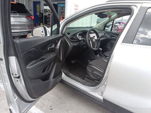 Used 2021 Buick Encore Preferred FWD image 6