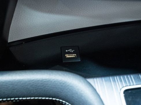 Certified 2025 Toyota Sienna XLE FWD image 28
