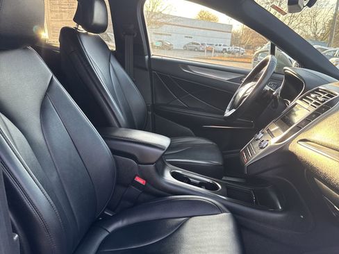 Used 2017 Lincoln MKC Premiere image 11