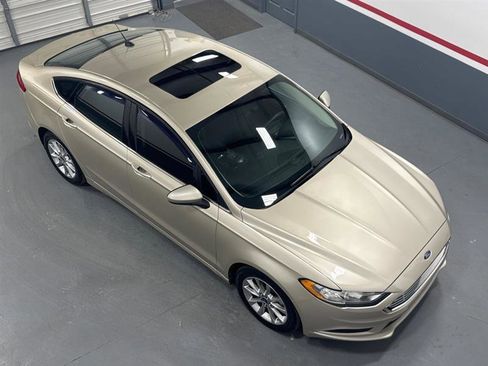 Used 2017 Ford Fusion SE w/ Fusion SE Technology Package FWD image 18