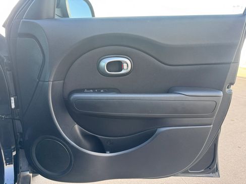Used 2019 Kia Soul FWD image 17