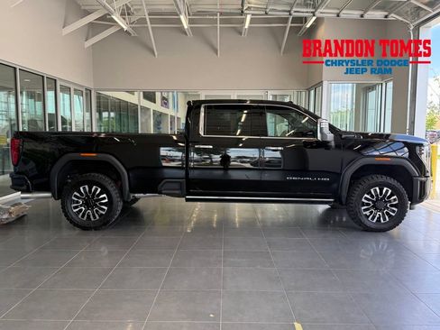 Used 2024 GMC Sierra 3500 Denali Ultimate AWD/4WD image 2