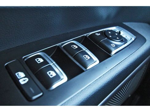 Used 2025 Kia Telluride EX w/ EX Captain's Chair Package FWD image 19