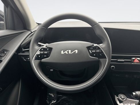 Used 2024 Kia Niro EX image 12