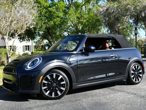 Used 2024 MINI Cooper S w/ Signature Upholstery Package FWD image 2