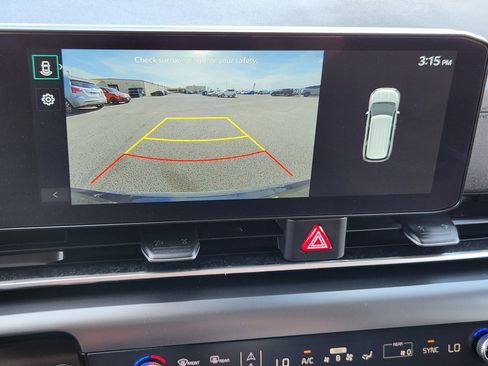 Used 2026 Kia Carnival LX FWD image 23