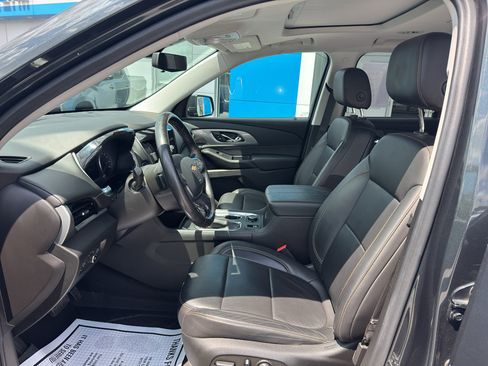 Used 2021 Chevrolet Traverse LT w/ LT Premium Package AWD/4WD image 12