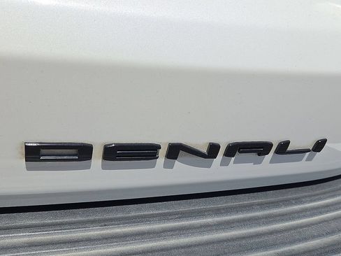 Used 2023 GMC Yukon Denali Ultimate AWD/4WD image 7