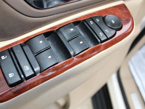 Used 2012 Chevrolet Suburban LTZ image 28