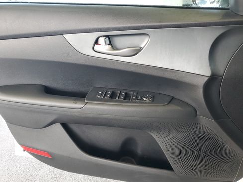 Used 2020 Kia Forte LXS FWD image 14