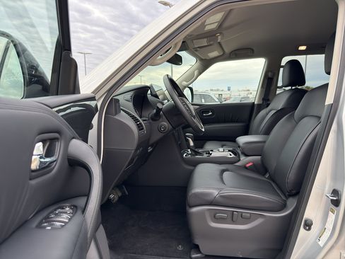 Used 2024 Nissan Armada SV image 10