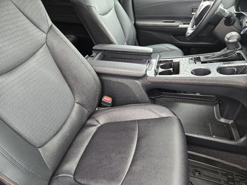 Used 2024 Toyota Sienna XLE Woodland Edition image 19