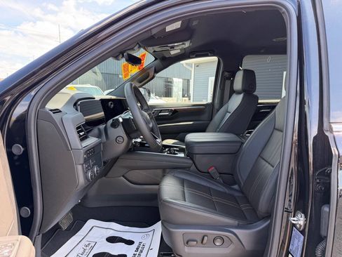 Used 2025 Chevrolet Suburban High Country AWD/4WD image 14
