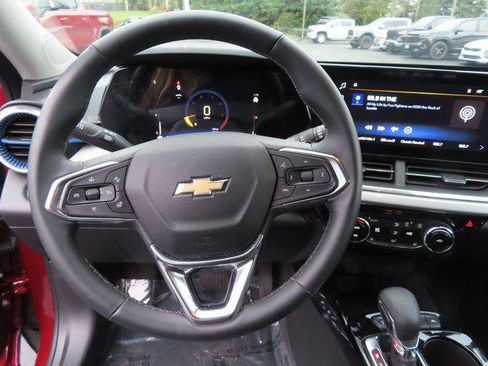 Used 2025 Chevrolet Trax LT w/ Driver Confidence Package FWD image 14