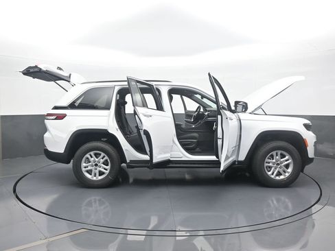 Used 2025 Jeep Grand Cherokee Laredo image 66