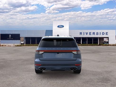 New 2026 Lincoln Aviator 2WD w/ Jet Appearance Package image 5