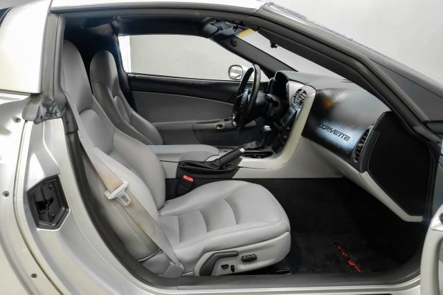 Used 2005 Chevrolet Corvette Coupe w/ Preferred Equipment Group RWD image 31
