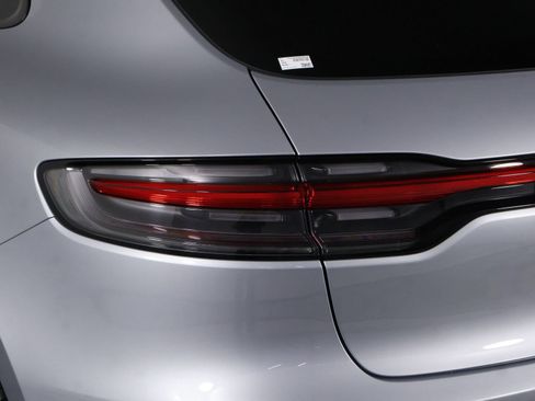 Certified 2026 Porsche Macan AWD/4WD image 21