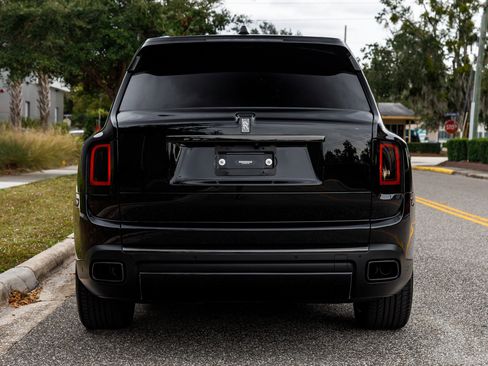 Used 2022 Rolls-Royce Cullinan Black Badge w/ Dark Exterior Package image 10