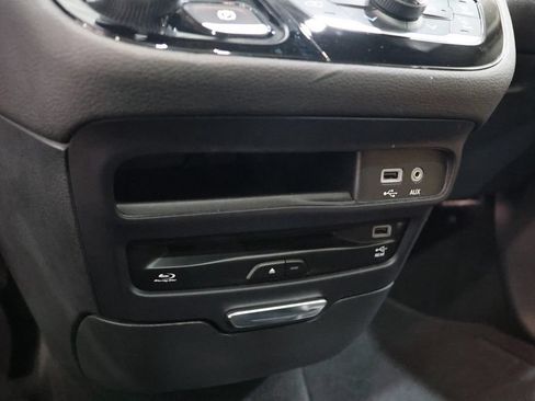 Used 2017 Chrysler Pacifica Limited w/ UConnect Theater Package FWD image 30