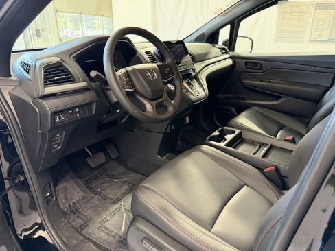 Used 2024 Honda Odyssey Sport image 9