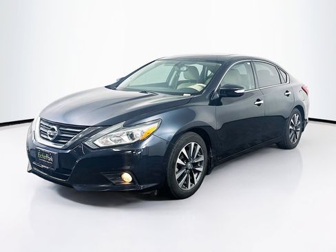 Used 2016 Nissan Altima 2.5 SL w/ Moonroof Package image 3