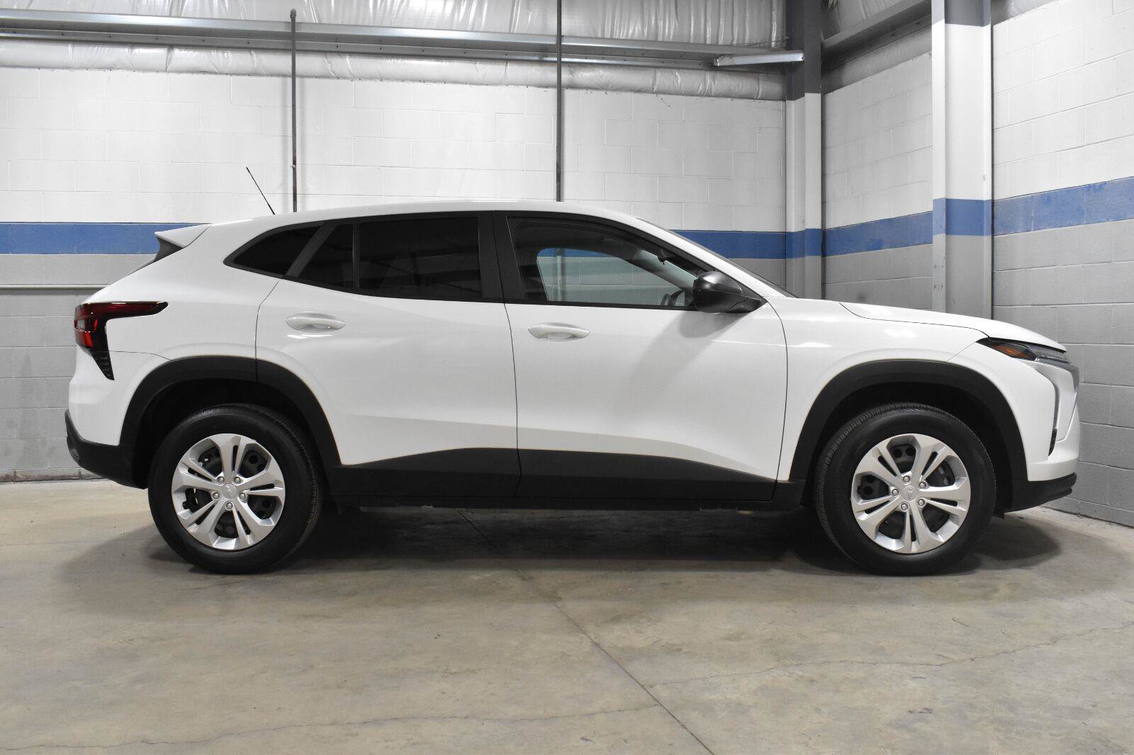 Used 2024 Chevrolet Trax LS FWD image 26