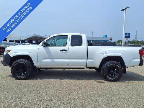 Used 2023 Toyota Tacoma SR RWD image 9