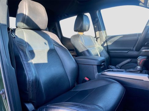 Used 2022 Toyota Tacoma Limited image 29