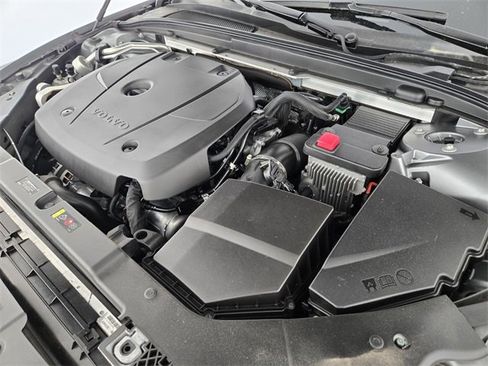 Used 2019 Volvo S60 T5 R-Design image 18