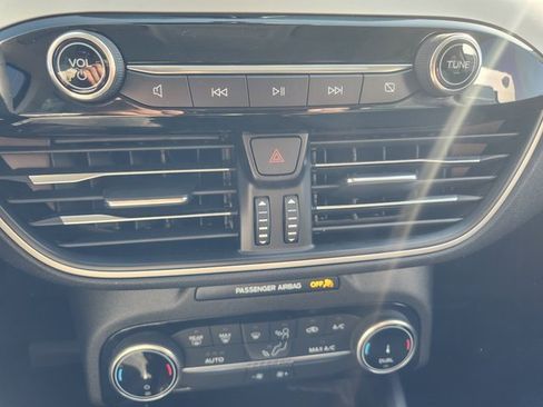 Used 2022 Ford Escape SE w/ SE Sport Appearance Package image 21