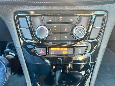 Used 2020 Buick Encore Preferred image 27