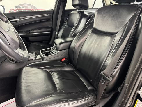 Used 2016 Chrysler 300 Limited AWD/4WD image 31