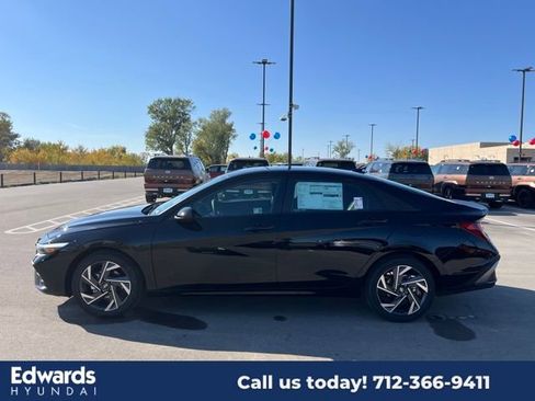 New 2025 Hyundai Elantra Sport image 10