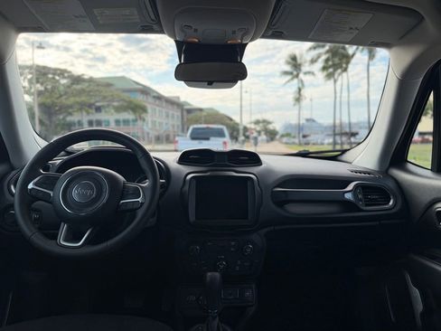 Used 2023 Jeep Renegade Latitude AWD/4WD image 18