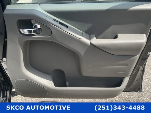 Used 2019 Nissan Frontier SV image 12