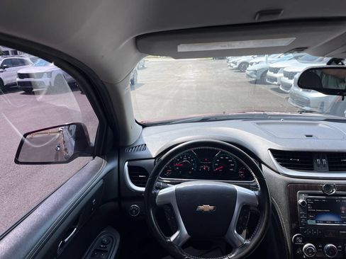 Used 2016 Chevrolet Traverse LT FWD image 19