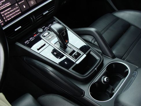 Used 2021 Porsche Cayenne AWD/4WD image 26