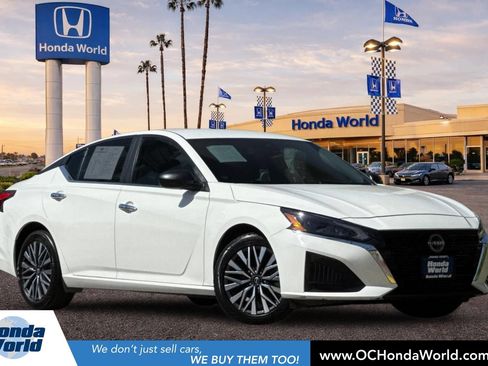 Used 2025 Nissan Altima 2.5 SV FWD image 1