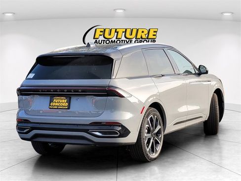 New 2026 Lincoln Nautilus Reserve image 6