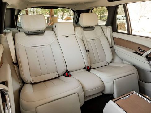 Used 2025 Land Rover Range Rover SV AWD/4WD image 30