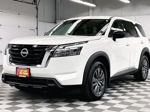 New 2025 Nissan Pathfinder S image 2