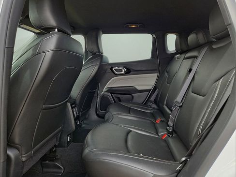 Used 2025 Jeep Compass Limited image 15