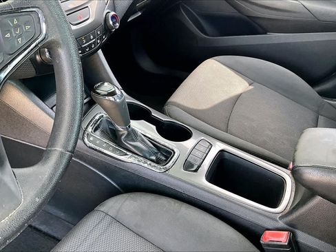 Used 2019 Chevrolet Cruze LT w/ Convenience Package FWD image 17
