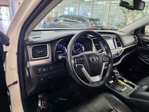 Used 2014 Toyota Highlander Limited FWD image 7