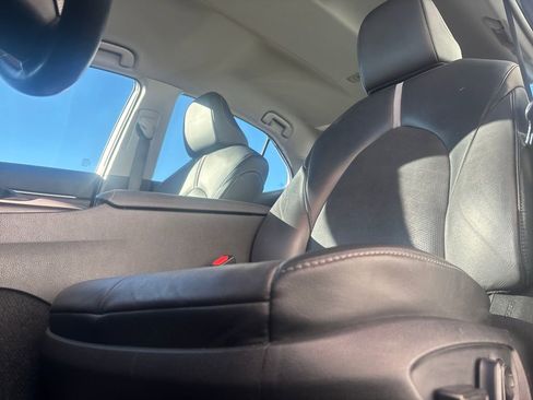 Used 2023 Toyota Camry XSE image 10