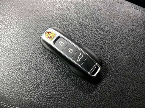 Used 2024 Porsche Cayenne image 39