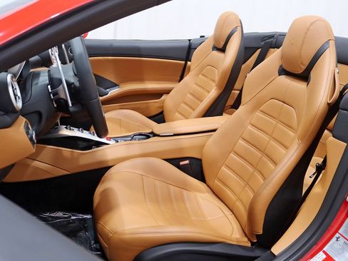 Used 2016 Ferrari California T RWD image 24